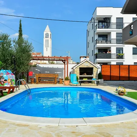Holiday Kiara With Pool Holiday home *